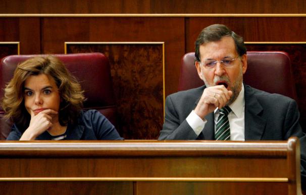 Sáenz de Santamaría tilda al Gobierno de déspota y De la Vega llama al PP marxista