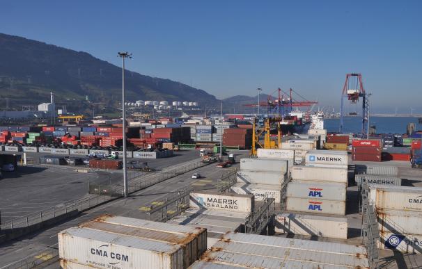 Los puertos elevan un 6,3% el tráfico de mercancía en enero, en víspera del conflicto de la estiba