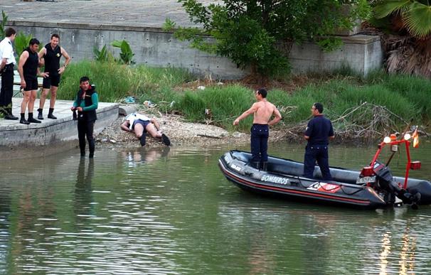Buscan a una mujer que cayó al río Guadalquivir en Coria del Río