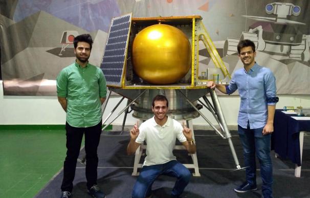Tres jóvenes investigadores de la UMA estudian la germinación y crecimiento de plantas en la luna