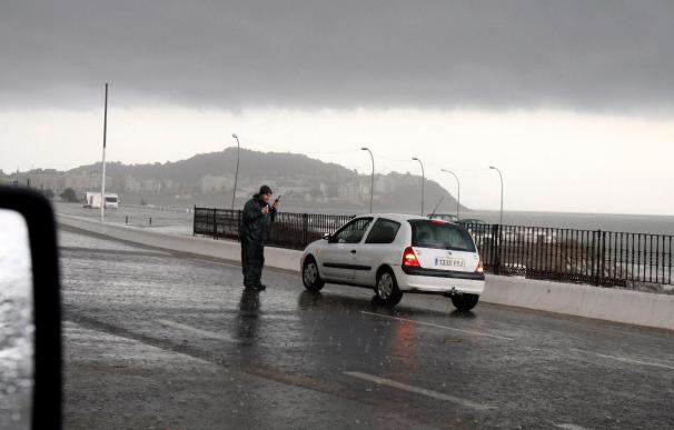Las fuertes lluvias mantienen cerrada la carretera de acceso a Marruecos por peligro