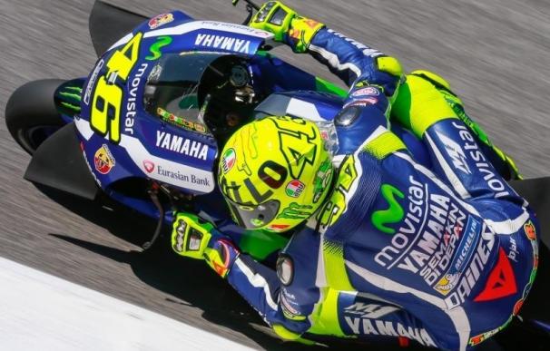 Rossi se lleva la 'pole' en MotoGP por delante de Viñales e Iannone