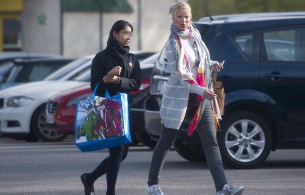 Anne Igartiburu, de compras con su hija antes de dar a luz