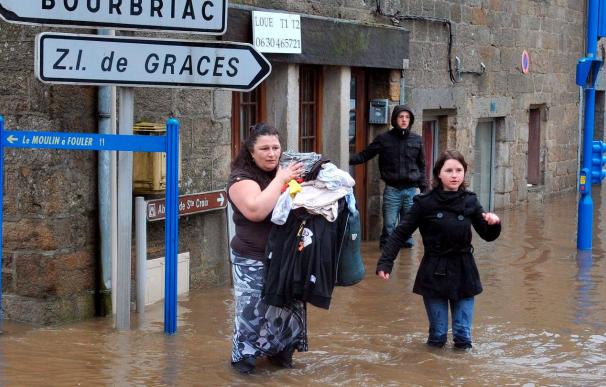 Aumentan a cuarenta los muertos por el temporal Xynthia en Francia