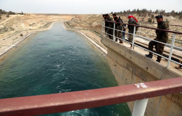 Las fuerzas kurdas se acercan a la presa en el Éufrates, clave para el Estado Islámico