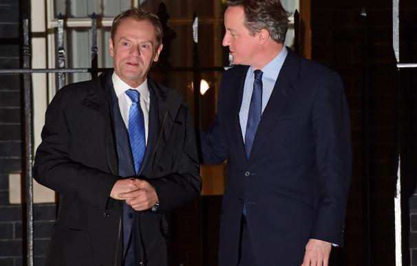 British Prime Minister David Cameron (R) greets Eu