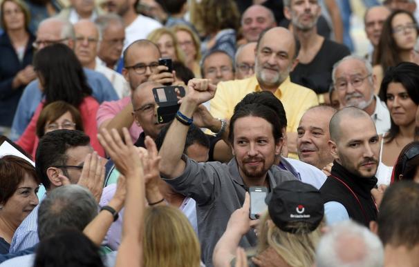 Iglesias, a su llegada a un mitin en la campaña de las elecciones catalanas.