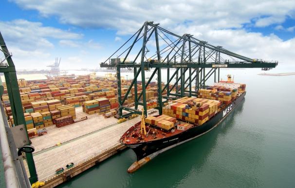 El tráfico de contenedores en el puerto cae un 24% en febrero por el conflicto de la estiba
