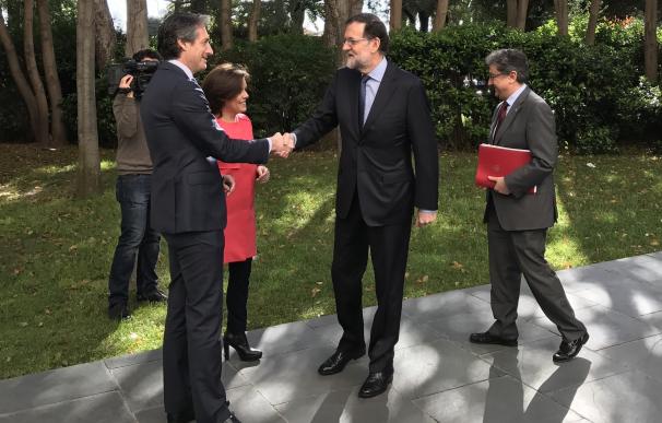 (Ampl.) Rajoy asegura que el plan de inversión en Rodalies es "realista, viable y verificable"