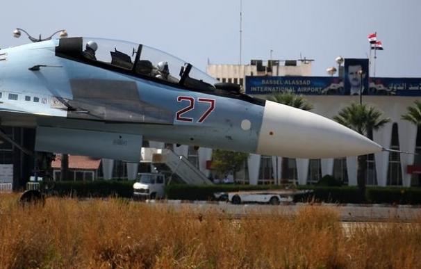 Los aviones rusos destruyen los depósitos de armas de un grupo rebelde sirio entrenado por EEUU