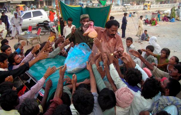 Algunos desplazados regresan a la zona más afectada por las inundaciones en Pakistán