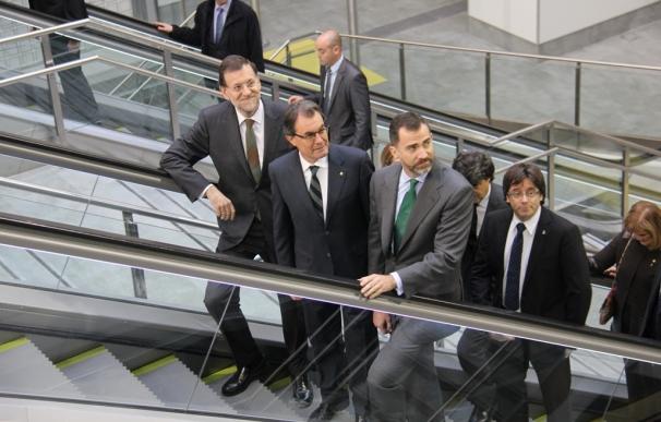 Rajoy y Puigdemont homenajean en Barcelona a las víctimas del avión de Germanwings