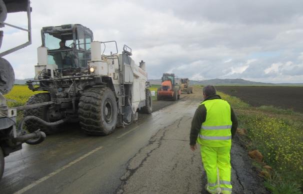 Comienza el arreglo de la carretera Carmona-Arahal