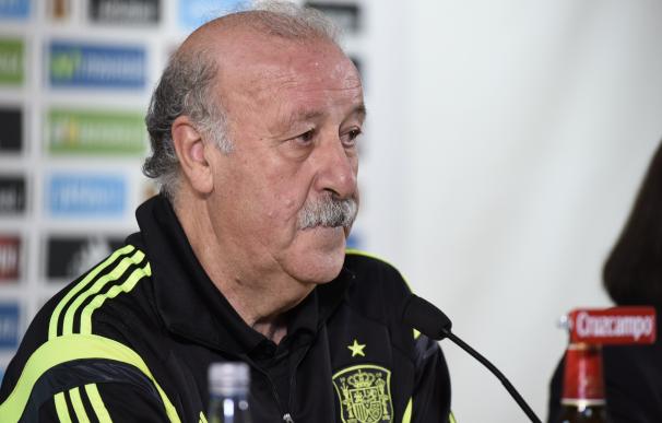 Spain's coach Vicente del Bosque gives a press con