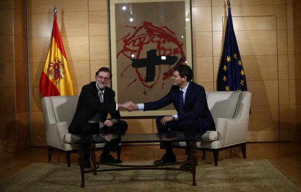 Rivera pide por carta a Rajoy que se reúnan antes del debate de investidura para exponerle el acuerdo PSOE-C's