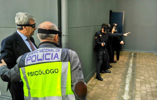 Policías locales entrenan tácticas y enfrentamiento armado en un curso organizado por Cantabria