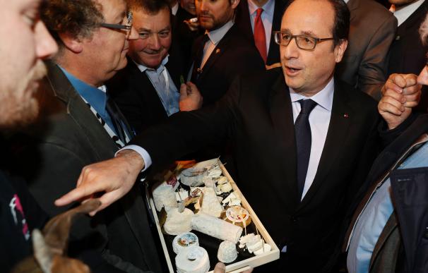 French President Francois Hollande speaks to farme