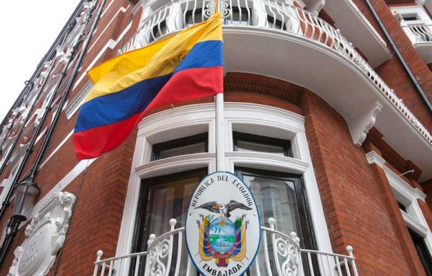 El asilo de Ecuador a Assange no cambiaría nada, según R.Unido