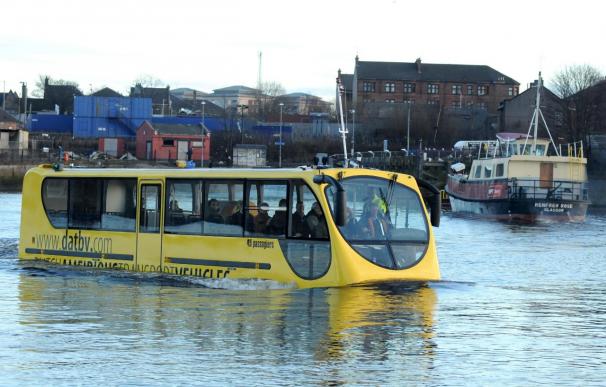 Un autobús para navegar por el río Clyde