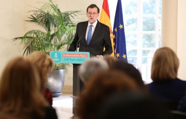 (Amp.) Rajoy da prioridad a traer a España la Agencia Europea del Medicamento frente a la EBA