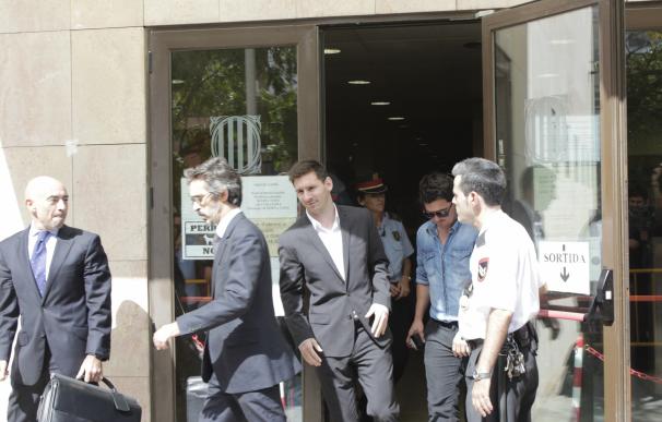El juez abre juicio contra Messi y su padre por fraude fiscal en sus derechos de imagen