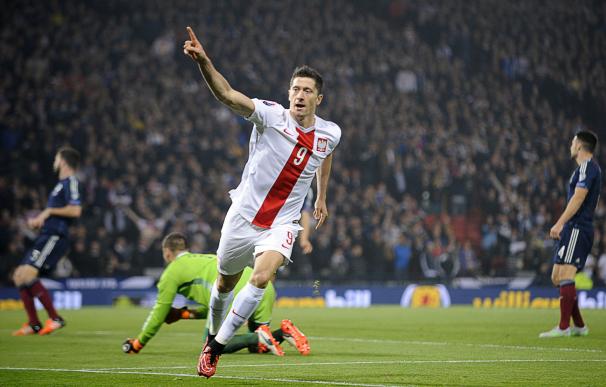 Poland's Robert Lewandowski celebrates after scori