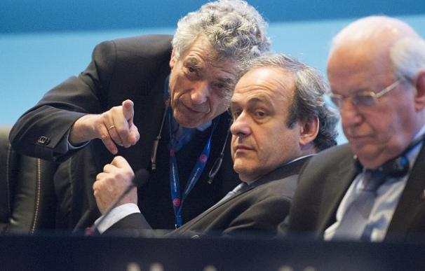 Villar y Platini charlan durante un acto / Getty Images