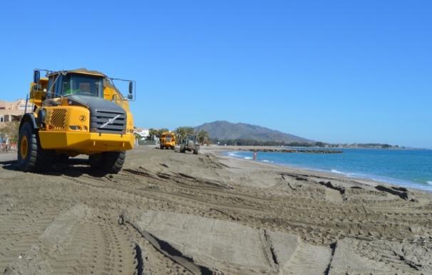 Costas actúa en las playas de Vera dañadas por los últimos temporales con 15.000 metros cúbicos de arena