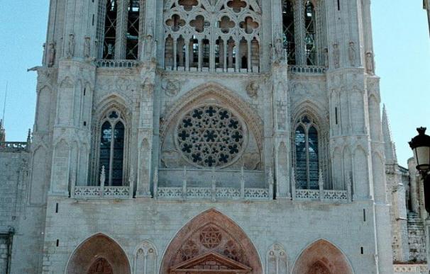 Catalogados más de 21.000 documentos del siglo XVI de la catedral de Burgos
