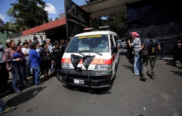 Las niñas que murieron en el incendio de un centro de menores de Guatemala estaban "bajo llave"