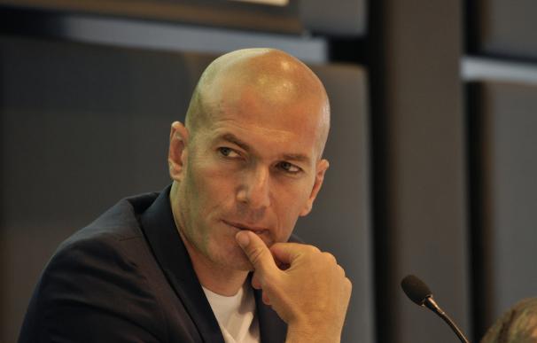 Zidane: "Apoyo a Benítez y estoy totalmente centrado en el Castilla"