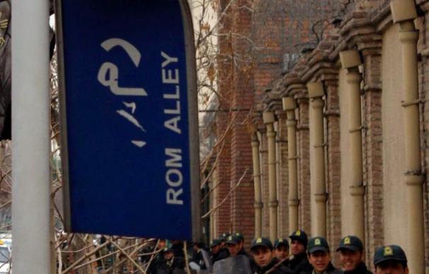 Manifestaciones estudiantiles frente a las embajadas de Francia e Italia en Teherán