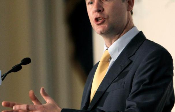 Clegg quiere bajar los impuestos a millones de personas que ganan "muy poco"