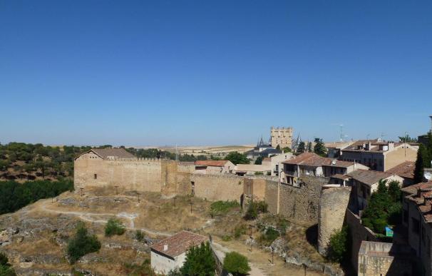 FPH entrega el lunes la restauración de la Puerta de Santiago de la muralla de Segovia con la asistencia de Ana Pastor