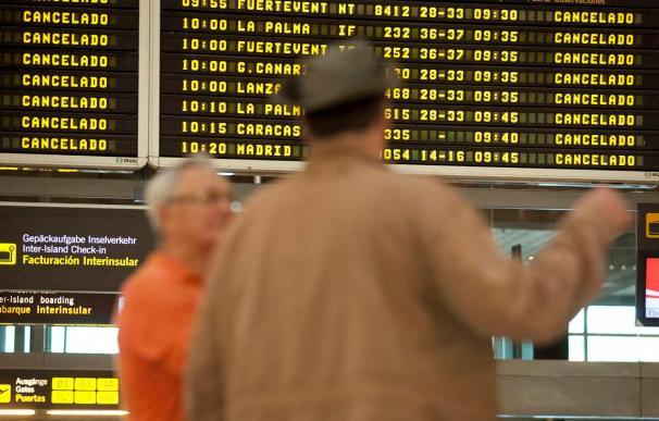 Cinco aeropuertos españoles cerrados y 686 vuelos cancelados por el volcán