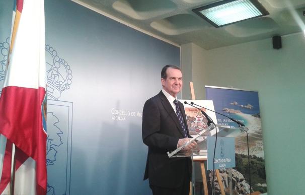 Caballero rechaza "la cooperación aeroportuaria de Feijóo" de "todos los vuelos internacionales a Santiago y A Coruña"