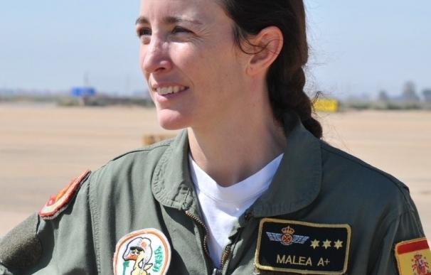 La Patrulla Águila incorpora a la primera mujer piloto de caza, la capitán almeriense García-Malea