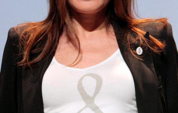 Carla Bruni protagoniza una campaña para erradicar la transmisión materna del sida