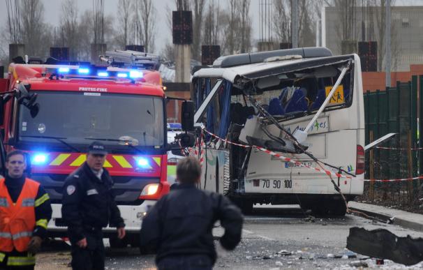 Choque frontal entre un minibús y un camión en Francia