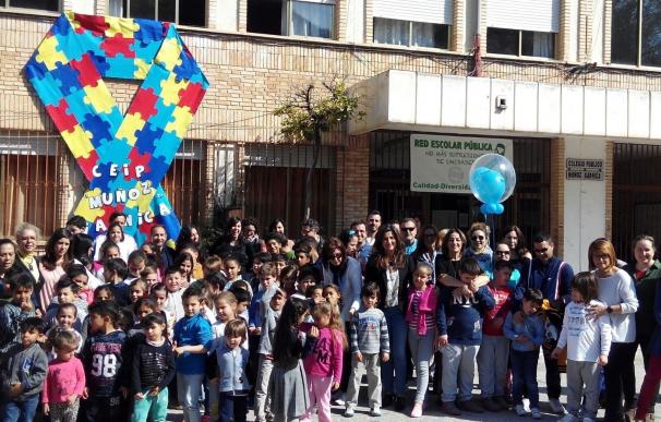Escolares del colegio Muñoz Garnica de Jaén celebran el Día Mundial de Concienciación sobre Autismo