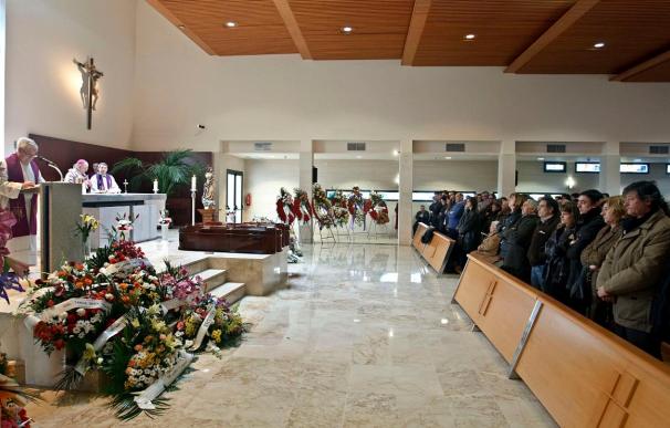 Cientos de personas en el funeral de los dos fallecidos por el temporal