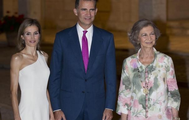 Los Reyes Felipe y Letizia en su primera recepción en Mallorca