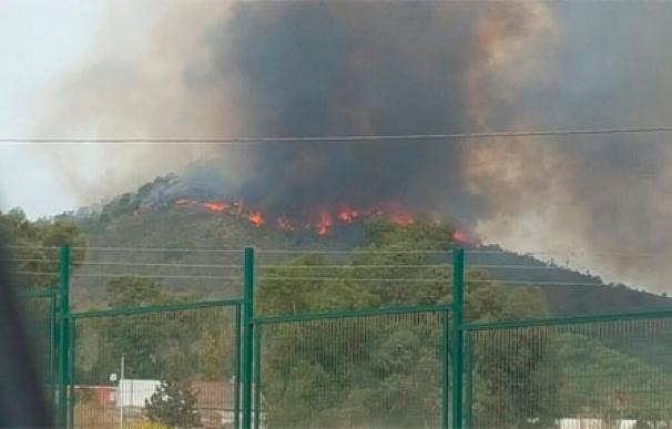El último susto para los inmigrantes: desalojan el CETI de Ceuta por un incendio en el monte