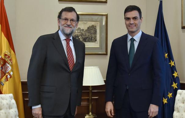 Mariano Rajoy y Pedro Sánchez en el Congreso de los Diputados, este viernes.