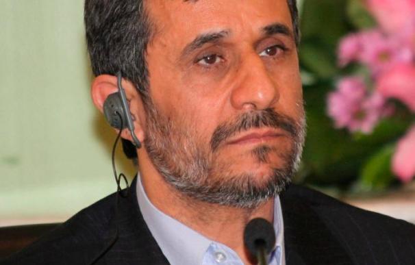 Liberados bajo fianza cuatro periodistas y un académico de la oposición en Irán