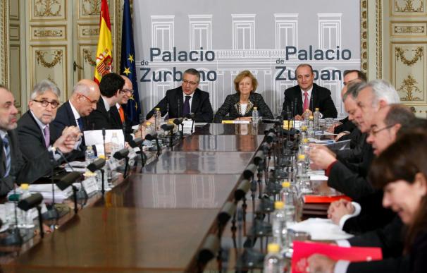 Salgado explica esta tarde el nuevo documento para negociar con los partidos