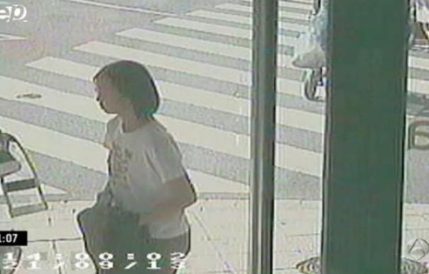La pequeña Asunta Yong Fang captada por una cámara de vigilancia la tarde de su asesinato