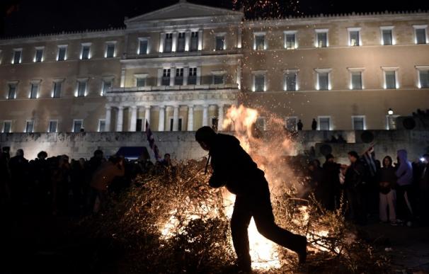 Miles de agricultores griegos se manifiestan en Atenas contra la reforma de las pensiones