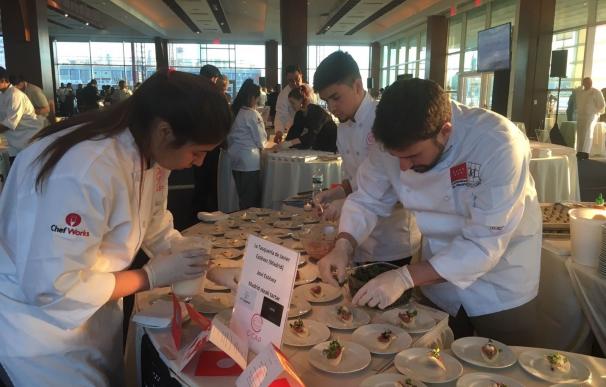 El chef madrileño Javier Estévez participa en el menú de una multitudinaria gala benéfica en Nueva York