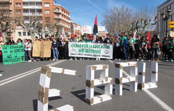 Alrededor de 1.500 estudiantes se manifiestan en Logroño por una educación "pública, gratuita, laica y de calidad"